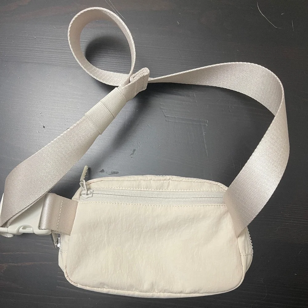 Lululemon Everywhere Belt Bag White Opal - Picture 2 of 5
